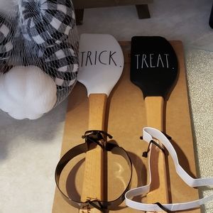 Rae Dunn spatulas Halloween set